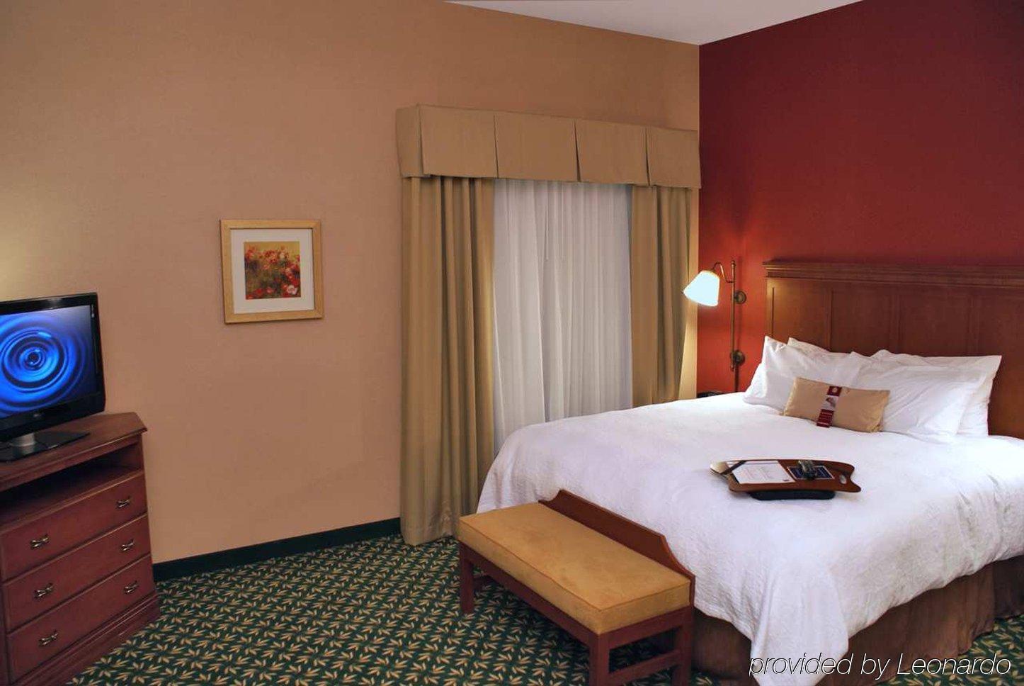 ホテル ハンプトン イン ＆ スイーツ ウィンザー ソノマ ワイン カントリー 部屋 写真